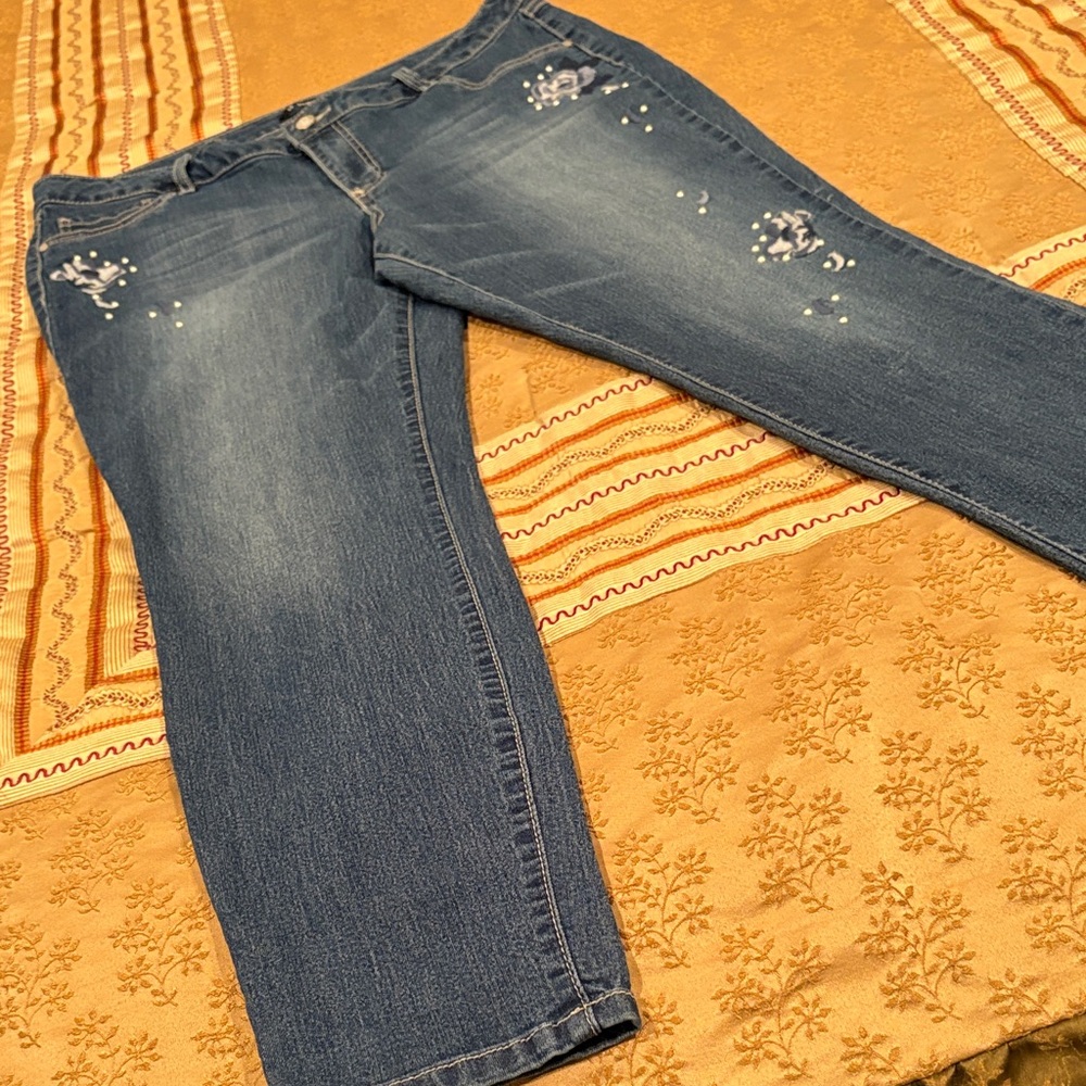 d. jeans Women's Straight Leg Denim with Floral and Pearl-Like Accents, 16